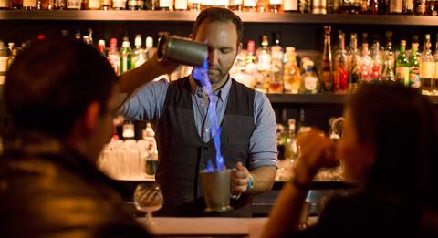 在达令赫斯特 (Darlinghurst) 白兰地酒吧 (Eau de Vie) 畅饮鸡尾酒 达令赫斯特 (Darlinghurst) 白兰地酒吧 (Eau de Vie)